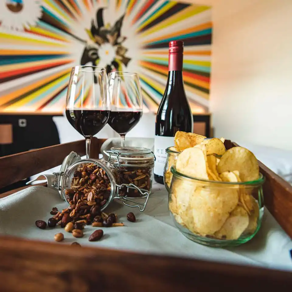 Organic wine & snacks
